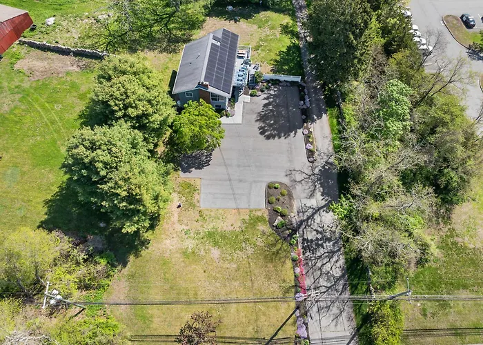 Exceptional Contemporary Retreat With 4 King Beds In Mystic Ct