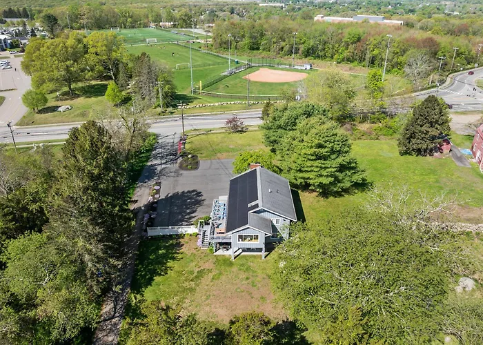 Exceptional Contemporary Retreat With 4 King Beds In Mystic Ct
